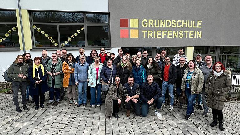 Alte Erinnerungen wurden  beim Besuch der sanierten Grundschule in Lengfurt wach.