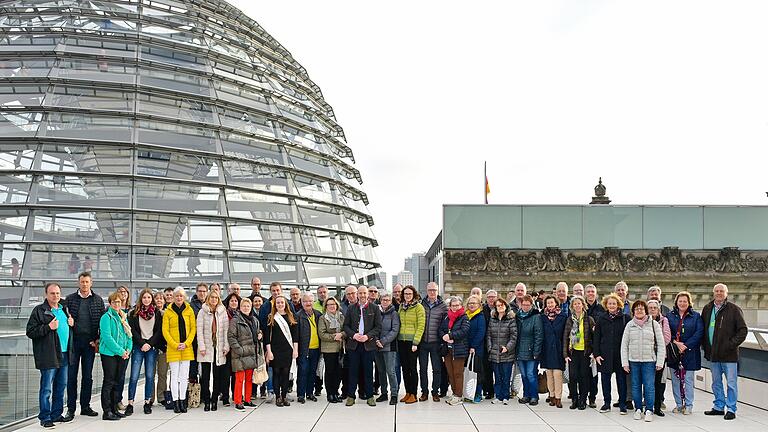 Rechtzeitig zum Frühlingsbeginn empfing der Retzbacher Bundestagsabgeordnete Alexander Hoffmann (CSU/Mitte) in Berlin seine erste Besuchergruppe aus dem Wahlkreis in diesem Jahr.