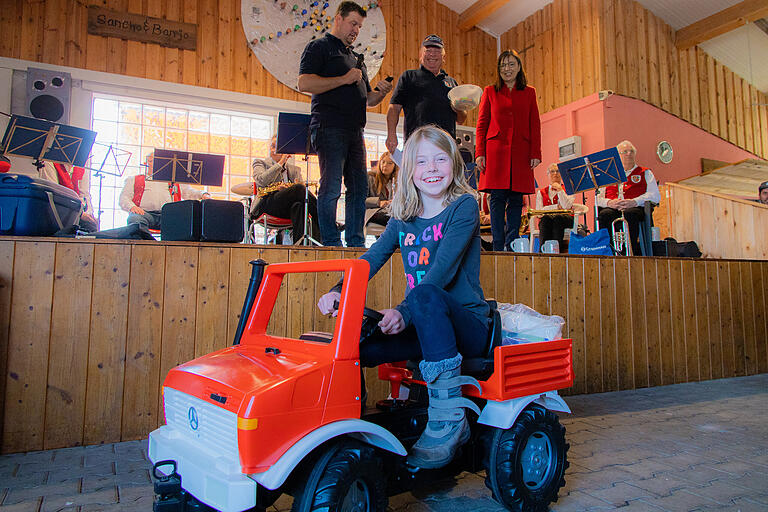 Als Hauptgewinn gab es einen Feuerwehr-Unimog in klein.