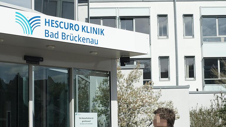 Der neue Name prangt schon überm Eingang: Eine Aktionsgruppe fürchtet um die Zukunft der Noch-Prümmer-Klinik als Akut-Krankenhaus, wenn die Gesundheitsreform von Karl Lauterbach kommt. Deswegen hat sie eine Petition gestartet.       -  Der neue Name prangt schon überm Eingang: Eine Aktionsgruppe fürchtet um die Zukunft der Noch-Prümmer-Klinik als Akut-Krankenhaus, wenn die Gesundheitsreform von Karl Lauterbach kommt. Deswegen hat sie eine Petition gestartet.