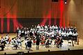 Das weihnachtliche Kooperationskonzert in der TauberPhilharmonie bot ein ganz besonderes Klangerlebnis und sorgte sogar dafür, dass ein Großvater mit seinem Enkel gemeinsam auf der Bühne stehen konnte.