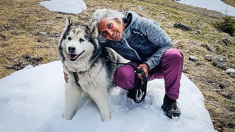 Nicht Mara, aber zum Verwechseln ähnlich: Birgit Brunner mit ihrer neuen Begleiterin, Hündin Laika. Nicht Mara, aber zum Verwechseln ähnlich: Birgit Brunner mit ihrer neuen Begleiterin, Hündin Laika.
