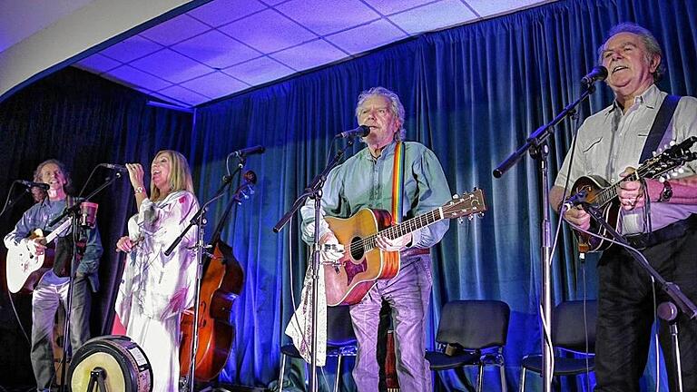 &bdquo;The Sands Family&ldquo;: Tommy Sands mit Familienangehörigen bei einem Auftritt beim &bdquo;Fiddlers Green Festival&ldquo;.