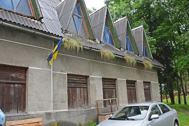 Das Haus in Keresmézö ist schon längere Jahre nicht mehr bewohnt. Hier ist eine Art 'Schneiderwerkstatt' eingerichtet.