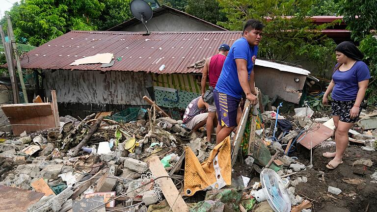 Nach dem Tropensturm Trami auf den Philippinen - Der Tropensturm hat große Zerstörung angerichtet. Nach dem Tropensturm Trami auf den Philippinen - Der Tropensturm hat große Zerstörung angerichtet.