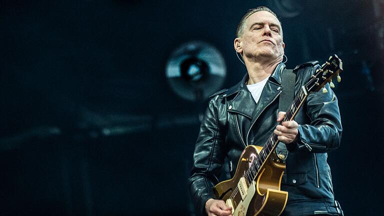 Bryan Adams wird 65       -  Er ist Spezialist für romantische Balladen, aber im Kern ist Bryan Adams ein Rocker geblieben. (Archivfoto)