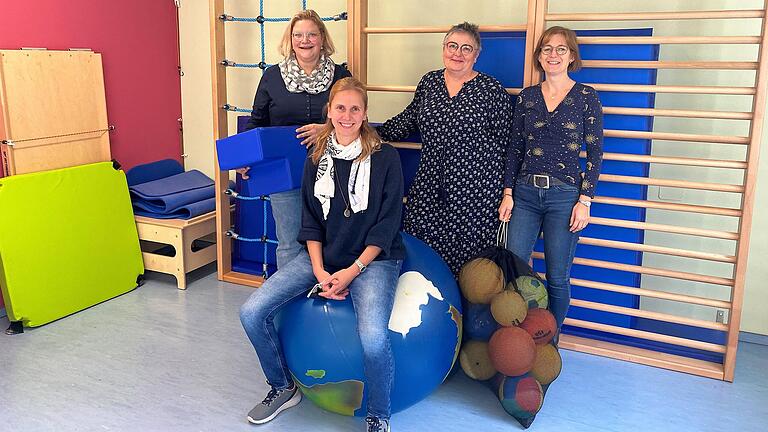 Die Mitarbeiterinnen der Caritas-Frühförderstelle fühlen sich in ihrer Außenstelle im neuen Domizil im Rotkreuzhaus wohl. Im Bild (von links): Stephanie Girschele, Christa Goardou-Sachs, Leiterin Margit Jäcklein und Christiane Hartmann.
