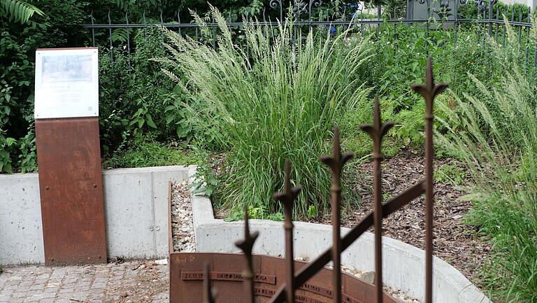 Denkmal am ehemaligen Platz’schen Garten zur Erinnerung an die Deportierten von 1942.