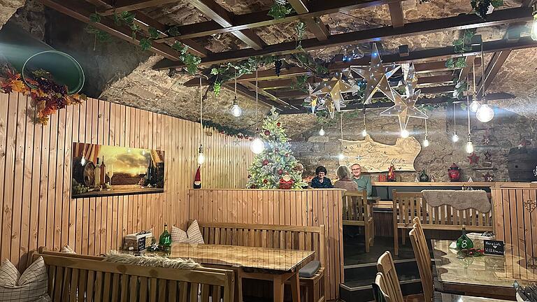Das fränkische Restaurant 'Zur Hecke' befindet sich in einem Keller in Karlstadt. Das fränkische Restaurant 'Zur Hecke' befindet sich in einem Keller in Karlstadt.