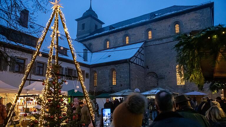 Stimmungsvoller Kunsthandwerker- und Regionalerzeugermarkt in und um das Kloster Wechterswinkel