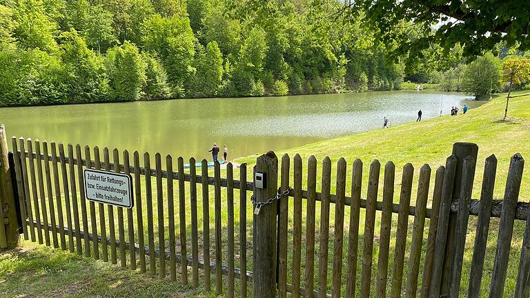 Keine Beanstandungen gab es bei einer Begehung am Burgwallbacher See. Die Beschilderung am Eingang als auch der Zugang für Rettungsfahrzeuge sind gut erkennbar. Keine Beanstandungen gab es bei einer Begehung am Burgwallbacher See. Die Beschilderung am Eingang als auch der Zugang für Rettungsfahrzeuge sind gut erkennbar.