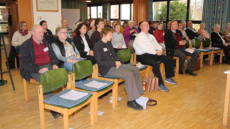 Am vergangenen Samstagvormittag trafen sich 
die noch amtierenden Synodalen im Martin-Luther-Haus bei der diesjährigen Herbstsynode.