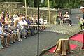 Der Königsberger Burghof diente als Kulisse der Aufführung von &bdquo;Wahnsinnsweiber&ldquo; im Rahmen des &bdquo;Fränkischen Sommertheaters&ldquo;. Schauspielerin Clarissa Hopfensitz (rechts) wagte mit ihrem Erstlingswerk den Spagat zwischen Komik und Ernst, Historie und Gegenwart.