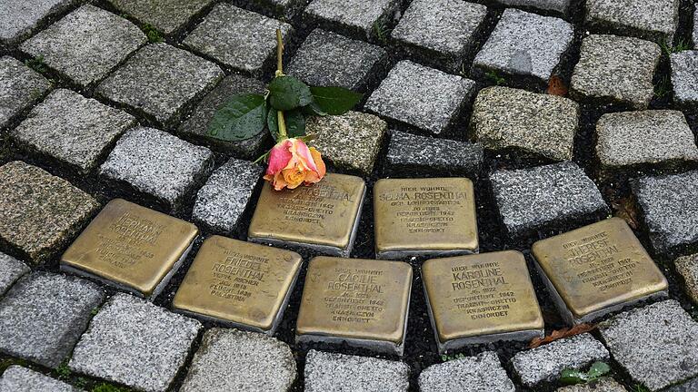 Neue Stolpersteine in Haßfurt verlegt: Gedenken an jüdische Bewohnerinnen und Bewohner