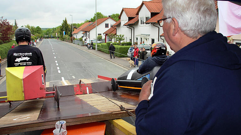 Packende Zweikämpfe wurden den Fans und Zuschauern einmal mehr beim mittlerweile 63. Seifenkisten-Derby der Motorsportvereinigung Gerolzhofen auf der Strecke am 'Berliner Ring' geboten.