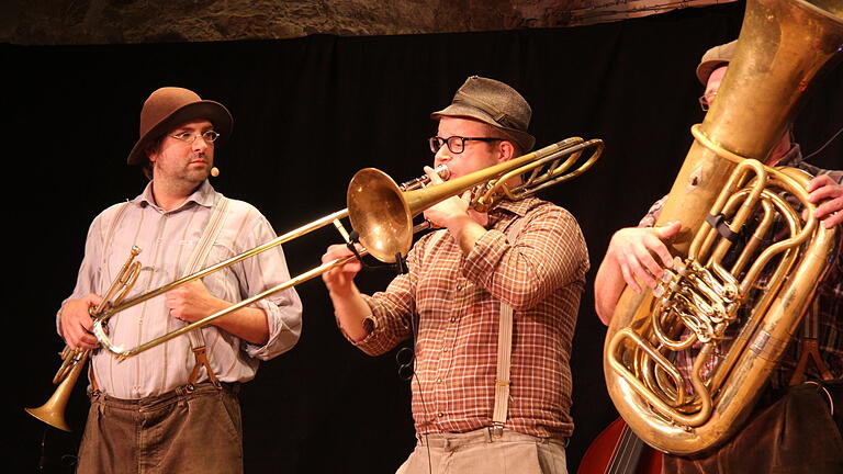 Bei zwei Konzerten am 13. und 14. Januar im Schüttbau in Rügheim hat die Gruppe Häisd'n'däisd Liveaufnahmen für ihre CD gemacht.
