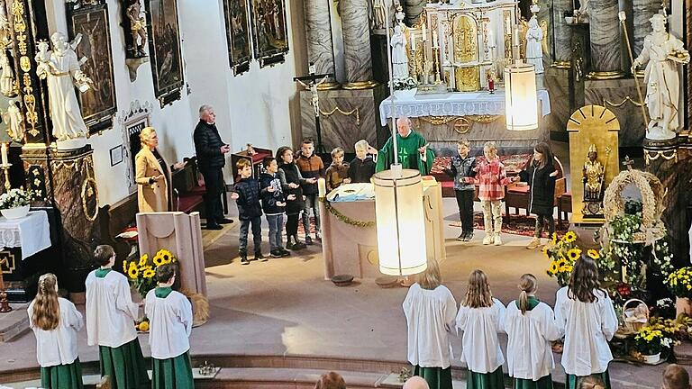 Im Familiengottesdienst brachten sich viele Kinder und Jugendliche ein.