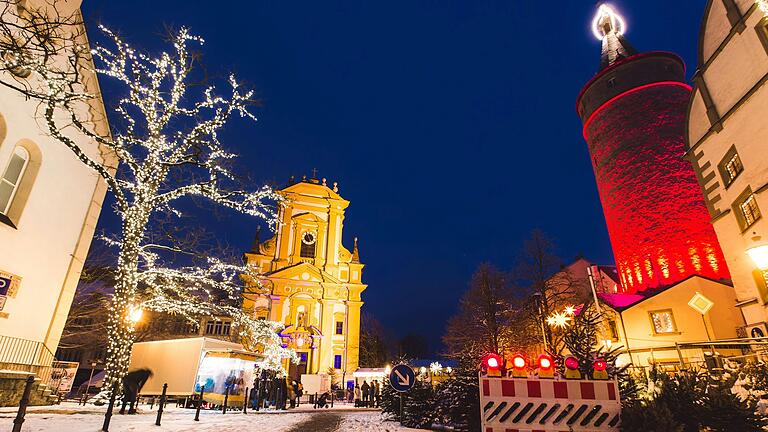 Der Kitzinger Marktturm ist eines der Highlights, die jedes Jahr aufs Neue zur Weihnachtszeit für festliche Stimmung sorgen.