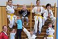 Links Kristina Roos mit ihren Judo Schützlingen.