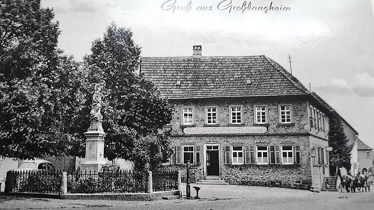 Grüße aus Großlangheims Mitte: Eine alte Postkarte zeigt die frühere Ansicht des Gebäudes am Marktplatz. Grüße aus Großlangheims Mitte: Eine alte Postkarte zeigt die frühere Ansicht des Gebäudes am Marktplatz.
