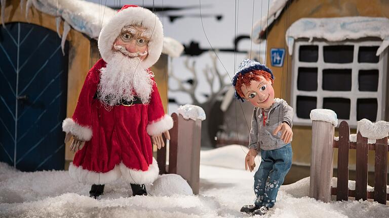 Den Kinderbuch-Klassiker 'Als der Weihnachtsmann vom Himmel fiel' von Cornelia Funke in der Inszenierung der Augsburger Puppenkiste zeigt das Cineworld am Samstag, 4. Dezember. Den Kinderbuch-Klassiker 'Als der Weihnachtsmann vom Himmel fiel' von Cornelia Funke in der Inszenierung der Augsburger Puppenkiste zeigt das Cineworld am Samstag, 4. Dezember.