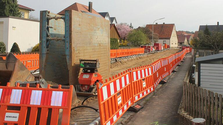 Die Ortsdurchfahrt Untersambach ist wegen der Kanalbauarbeiten noch mehrere Monate lang gesperrt. Die Ortsdurchfahrt Untersambach ist wegen der Kanalbauarbeiten noch mehrere Monate lang gesperrt.