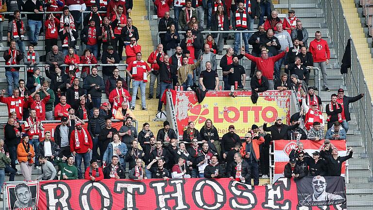 Die Zuschauerauslastung beim Heimspielen des FC Würzburger Kickers lag zuletzt unter 25 Prozent der Stadionkapazität.