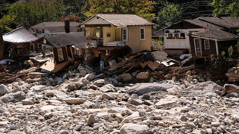 Nach Hurrikan „Helene” - North Carolina - Nach Zählungen des US-Senders CNN kamen mindestens 189 Menschen ums Leben, Hunderte werden weiterhin vermisst. Nach Hurrikan „Helene” - North Carolina - Nach Zählungen des US-Senders CNN kamen mindestens 189 Menschen ums Leben, Hunderte werden weiterhin vermisst.
