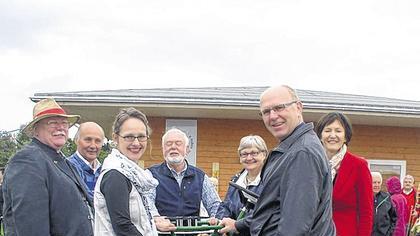 Das Gemüsebike testeten (von links) Bürgermeister Emil Heinemann, Werner Bandorf, Dagmar Stonus, Hans Fischer, Bürgermeisterin Helga Fleischer, Wolfgang Fuchs und stellvertretende Landrätin Christine Bender.