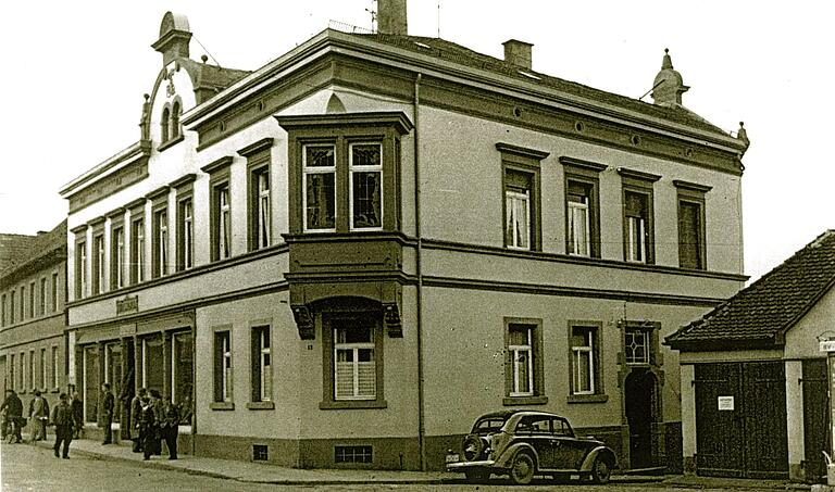 Firmensitz und gleichzeitig Wohnhaus: Seit 1878 gibt es das Gebäude der Johann Emmerich GmbH in der Brückenstraße. Hier eine Aufnahme aus den 30er Jahren.&nbsp;