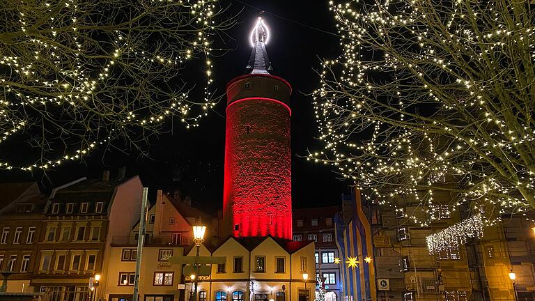 Auch dieses Jahr leuchtet Bayerns größte Adventskerze ab dem ersten Adventswochenende wieder in Kitzingen.