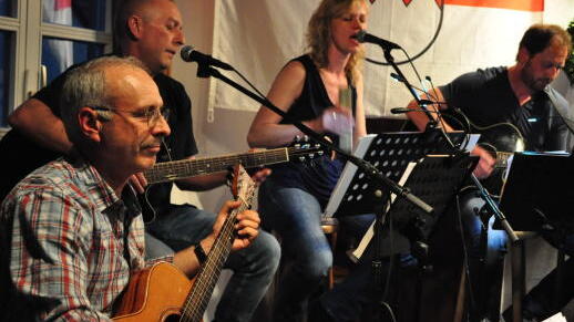 Musik aus sechs Jahrzehnten bekamen die Gäste im Tunnelsaal vom Gasthaus Ibind (Marktgemeinde Burgpreppach) bei der fünften Akustik-Nacht geboten. Vom Rock'n' Roll bis zu aktuellen Charts war alles vertreten.