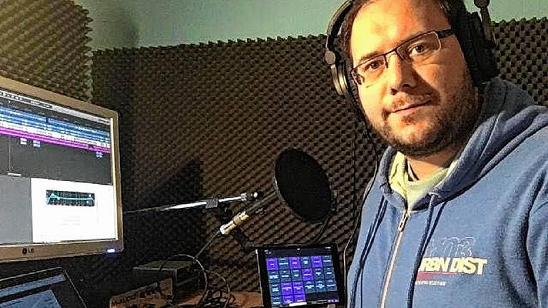 Mit seinem Rätsel-Hörspiel „Puerto Patida“ ist der aus Karlstadt stammende und jetzt in Köln lebende Johannes Wolf für den Grimme-Online-Award nominiert, einen der wichtigsten deutschen Medienpreise. Zu den Preisträgern gehört der 33-Jährige am Ende allerdings nicht. Mit seinem Rätsel-Hörspiel „Puerto Patida“ ist der aus Karlstadt stammende und jetzt in Köln lebende Johannes Wolf für den Grimme-Online-Award nominiert, einen der wichtigsten deutschen Medienpreise. Zu den Preisträgern gehört der 33-Jährige am Ende allerdings nicht.