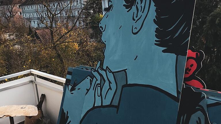 Die fertigen Einzelteile des Kunstwerks stellten Christian Schlosser und Simon Schacht in der Entstehungsphase wegen ihrer Größe auf den Balkon von Schachts Wohnung. Die fertigen Einzelteile des Kunstwerks stellten Christian Schlosser und Simon Schacht in der Entstehungsphase wegen ihrer Größe auf den Balkon von Schachts Wohnung.