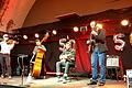 Die aus Thomas Buffy (Violine), Sabrina Damiani, (Kontrabass), Felix Leitner (akustische Maccaferi-Gitarre) und Stefan Degner (Jazz Gitarre) (von links) bestehende Band Inswingtief feierte sich mit einem mitreißenden Konzert als Initiatoren der Würzburger Gypsy Jam Session selbst, bevor das begeisterte Publikum auch bei dieser 50. Auflage fleißig in die Jam Session einstieg und zahlreiche Musizierende den Saal zum Swingen brachten.