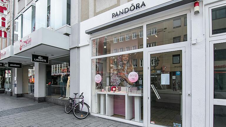 Unter neuer Leitung und an einem neuen Standort eröffnet Pandora am Kürschnerhof in Würzburg. Zuvor war der Laden in der Domstraße in Würzburg. Unter neuer Leitung und an einem neuen Standort eröffnet Pandora am Kürschnerhof in Würzburg. Zuvor war der Laden in der Domstraße in Würzburg.