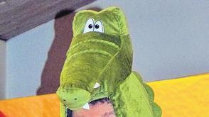 Dr. Ehrler bekam für seinen Beitrag als Krokodil viel Applaus. Dr. Ehrler bekam für seinen Beitrag als Krokodil viel Applaus.
