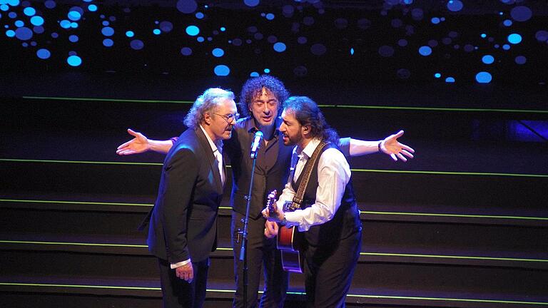 „The Italian Bee Gees“ mit dem Musical „Massachusetts“ begeistern in Bad Kissingen. - „The Italian Bee Gees“ mit dem Musical „Massachusetts“ begeistern in Bad Kissingen. „The Italian Bee Gees“ mit dem Musical „Massachusetts“ begeistern in Bad Kissingen. - „The Italian Bee Gees“ mit dem Musical „Massachusetts“ begeistern in Bad Kissingen.