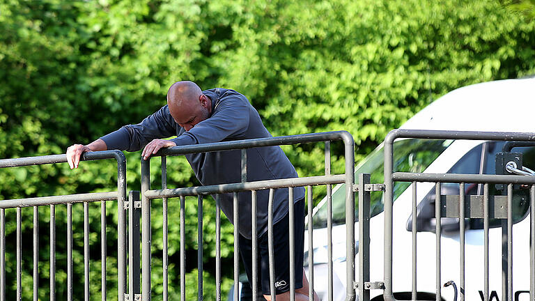 Basketball - FIBA Europe Cup - Finale - s.Oliver Wuerzburg - Dinamo Sassari       -  Deutschland, Würzburg, s.Oliver Arena, 01.05.2019, Basketball - FIBA Europe Cup - Finale - s.Oliver Wuerzburg - Dinamo Sassari

Bild: v. l. Headcoach Denis Wucherer (s.Oliver Würzburg) war vor dem Abschlußtraining noch laufen