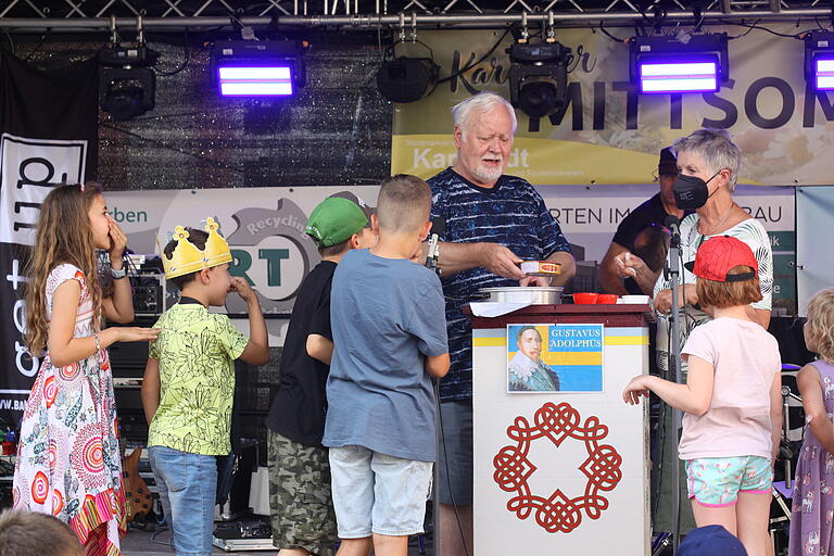 Mutig stellte sich George Emsden dem schwedischen Surströmming (vergorener, stinkender Hering), wenn auch nicht ganz freiwillig.