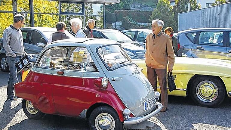 Viel bestaunt: Oldtimer-Parade mit Raritäten aus Großvaters Zeiten in Marktbreit. Viel bestaunt: Oldtimer-Parade mit Raritäten aus Großvaters Zeiten in Marktbreit.