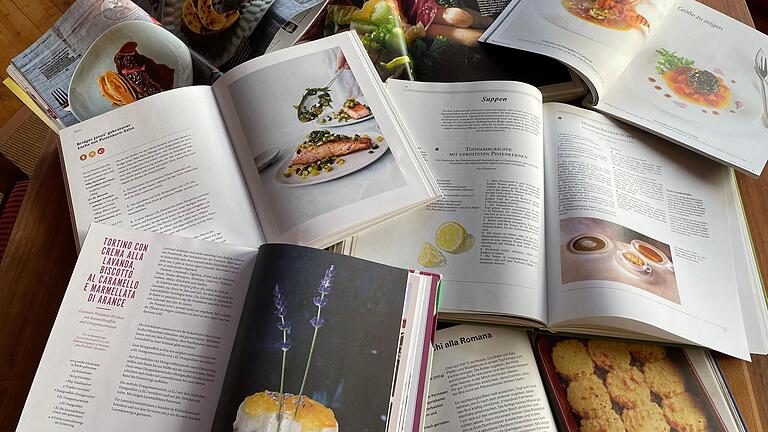 Jedes Jahr werden viele Kochbücher gewälzt, um das für alle passende Weihnachtsmenü zu finden. Jedes Jahr werden viele Kochbücher gewälzt, um das für alle passende Weihnachtsmenü zu finden.