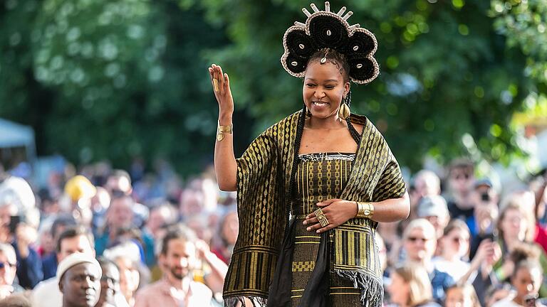 Die Modenschau (Foto von 2022) ist ein fester Programmpunkt des Africa Festivals in Würzburg – auch in diesem Jahr.&nbsp;