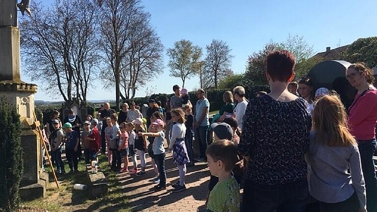 An Karfreitag fand ein ökumenischer Kinder- und Jugendkreuzweg in Hofheim statt.