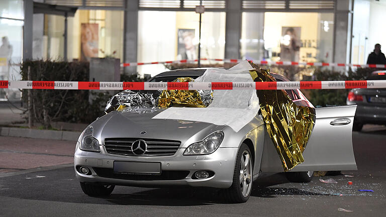 Hanau.jpg       -  Beim rechtsterroristischen Anschlag in Hanau starben 2020 neun Menschen und der Attentäter selbst. Er mordete mit einer legal erworbenen Waffe.