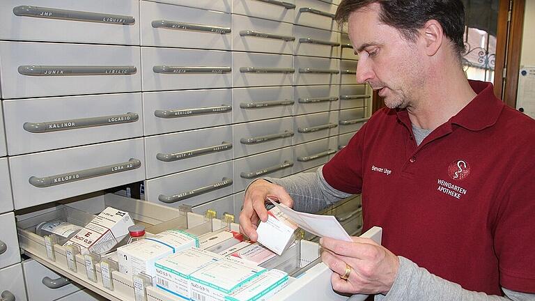 lrd apot1 - Bernward Unger ist Sprecher der Apotheker im Landkreis Kitzingen und in Unterfranken. Die Entwicklung am Medikamentenmarkt macht ihm Sorgen. ARCHIV lrd apot1 - Bernward Unger ist Sprecher der Apotheker im Landkreis Kitzingen und in Unterfranken. Die Entwicklung am Medikamentenmarkt macht ihm Sorgen. ARCHIV