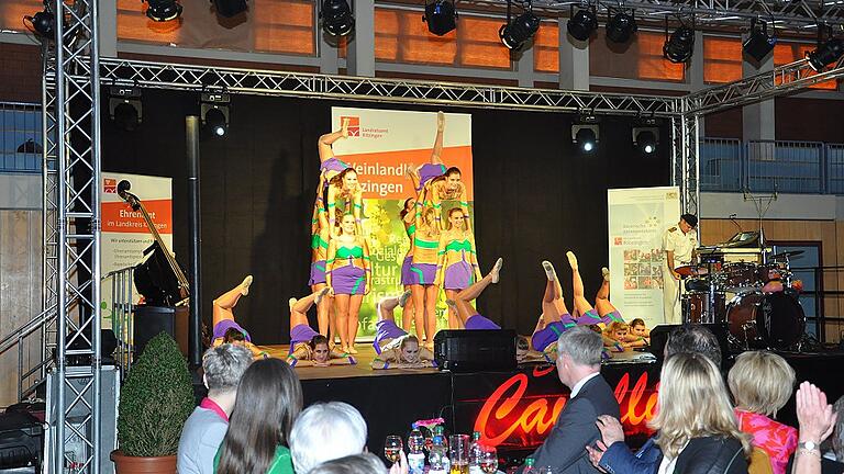 Die Schautanzgruppe der Narrengilde Grün-Weiß Laub zeigte ihr Können bei der Ehrenamtsgala am Freitag in Dettelbach.