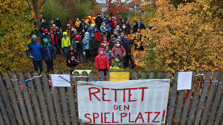 Den Spielplatz 'Altensteig/Bergtannen' wollen Hettstädter Bürger retten. Den Spielplatz 'Altensteig/Bergtannen' wollen Hettstädter Bürger retten. 
