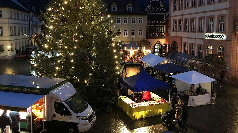 Zahlreiche Foodtrucks laden zum Schlemmen ein. Zahlreiche Foodtrucks laden zum Schlemmen ein.