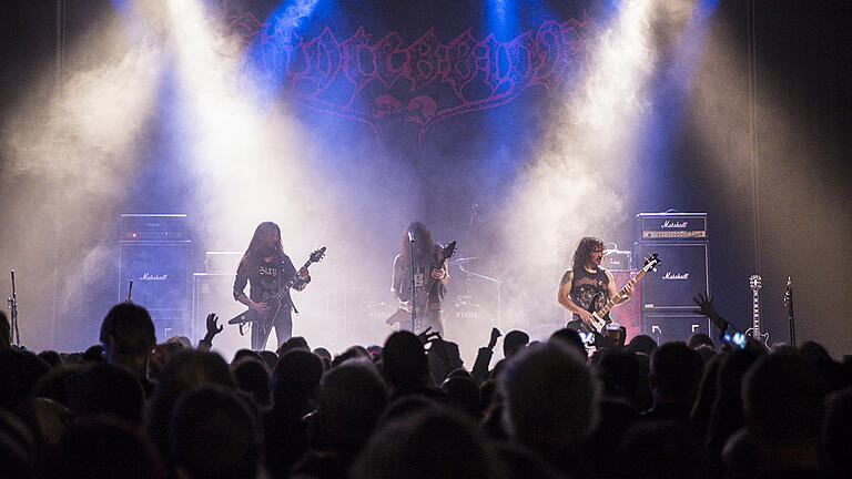 Hypnotisches vom Pass der Spinne       -  Procession beim Hammer of Doom Festival.